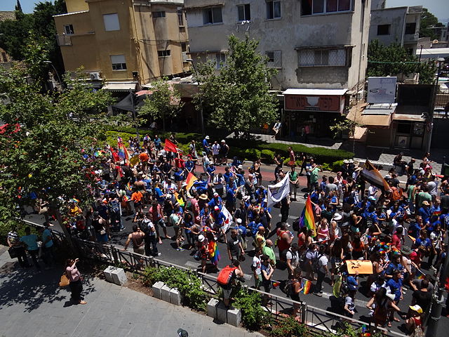 Gay_Pride_in_Haifa_2014_-_Herzl_st_(25)