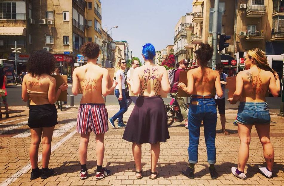 צילום: קלאודיה לוין | מתוך עמוד הפייסבוק צעדת השרמוטות תל אביב-יפו