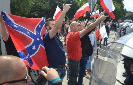 “אוירה של פוגרום” – המונים תקפו את משתתפי מצעדי הגאווה בפולין