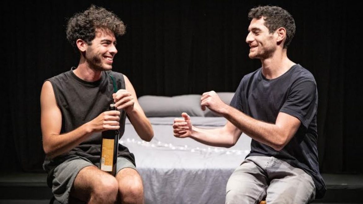 לבחון על הבמה את מנגנון השפה האינטימית של זוג